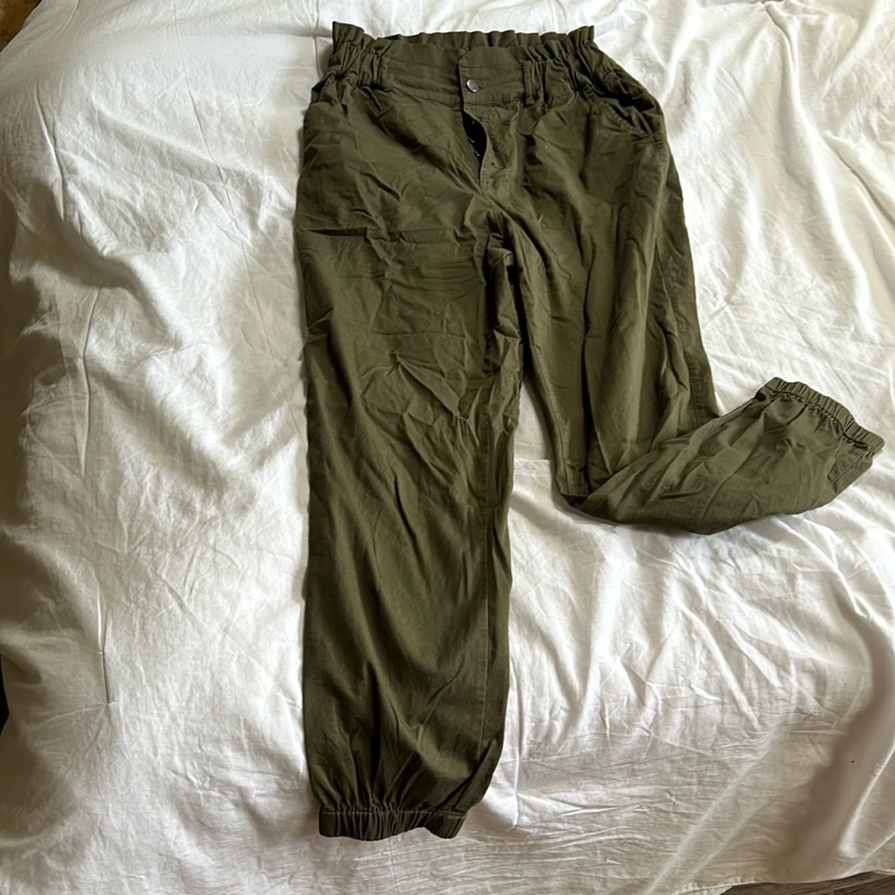 Paperbag waist, button fly joggers